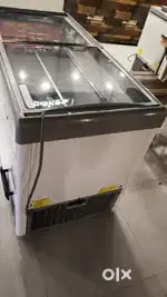Freezer and glasstop freezer