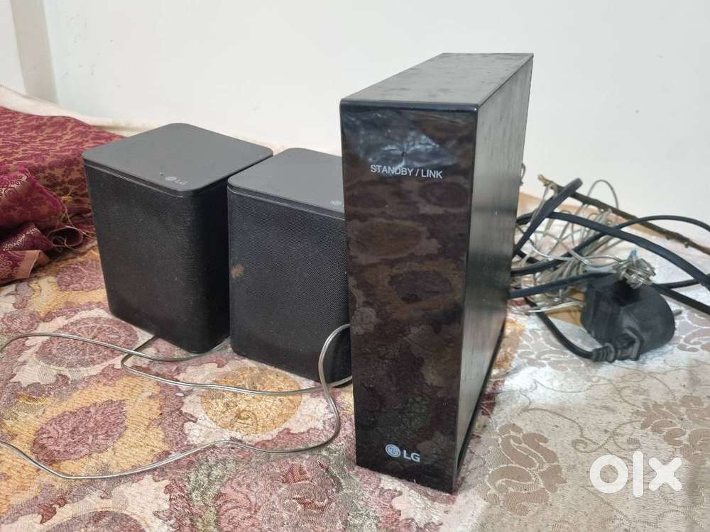 Lg spk8 home theatre rear soeaky