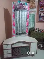We are selling a beautiful dressing table for only 7000