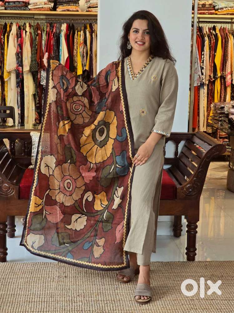 Sales Girl for Clothing store