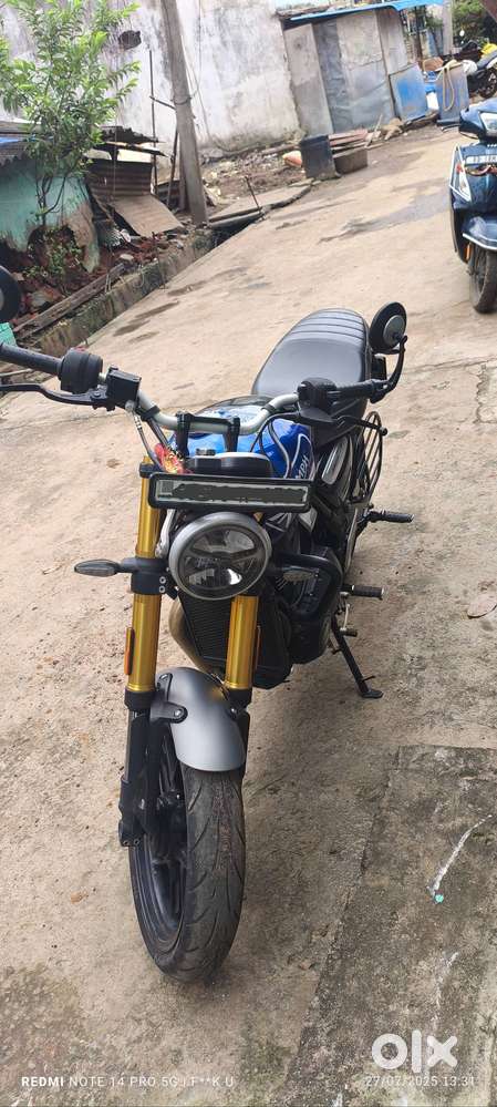 TRIUMPH SPEED 400 BLUE