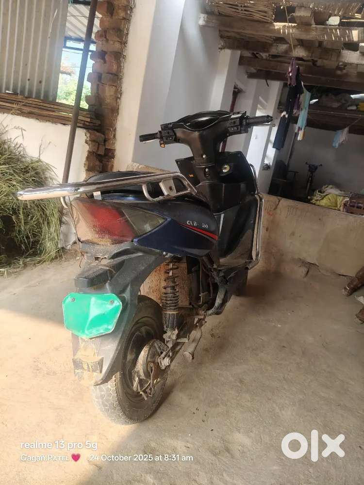 All okay condition koi kam nhi hai dono gadi bechna hai