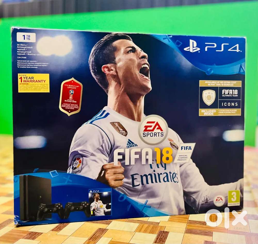 PS4 slim box and original console