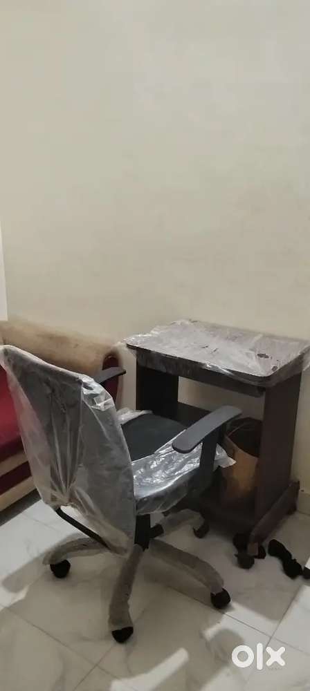 Computer table