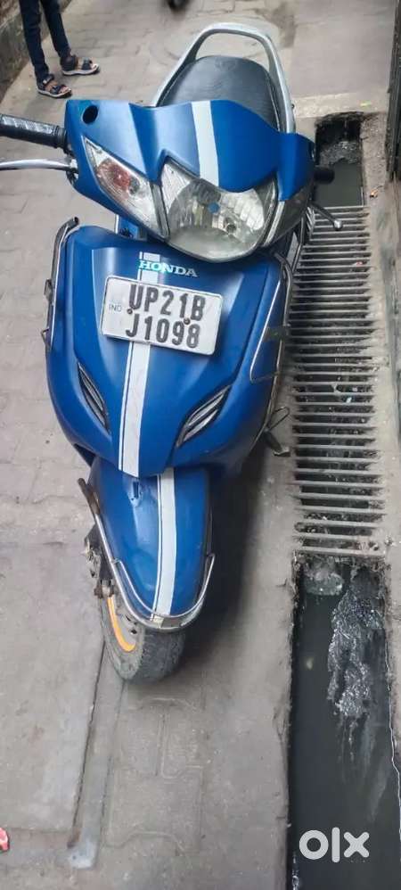 Activa good condition urgent sale last mahine ki hai