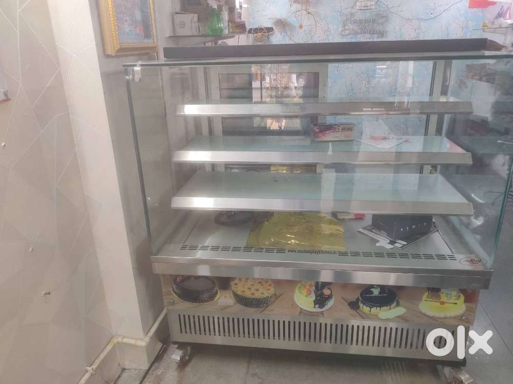Cake fridge