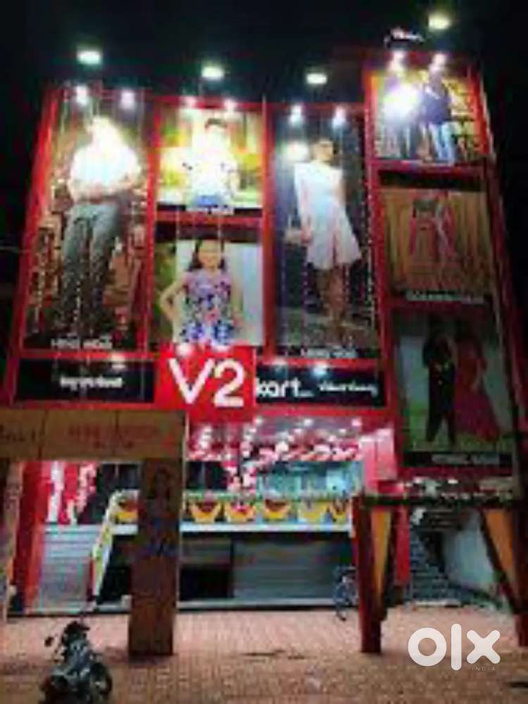 ( V 2 STORE ) में काम करने के लिए !!लड़के और लड़कियों की जरुरत है !