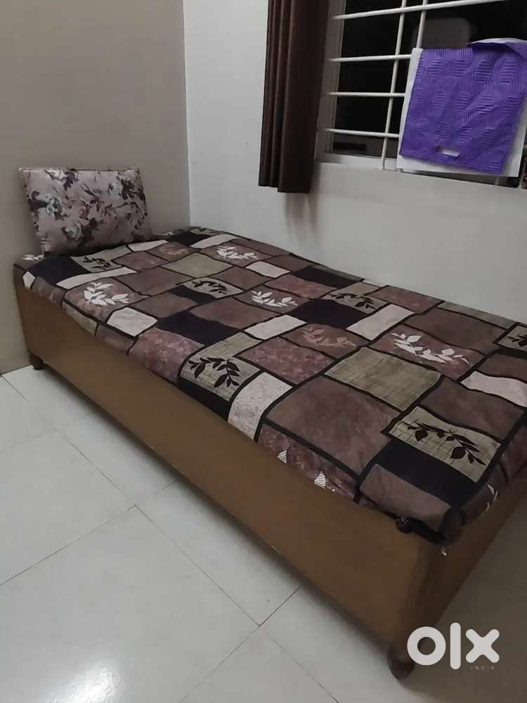 The single bed in good condition