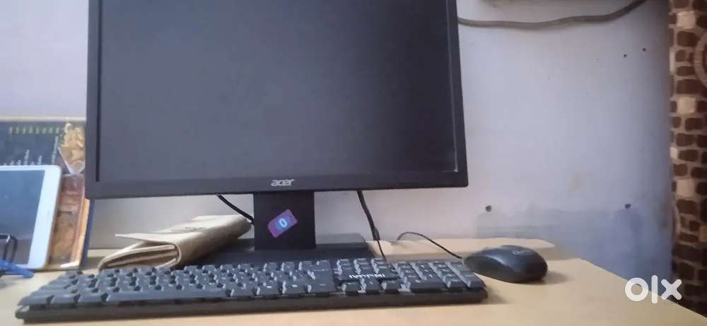 Intel i3, 500 gb harddisk, lenovo, 19.5 inch acer screen
