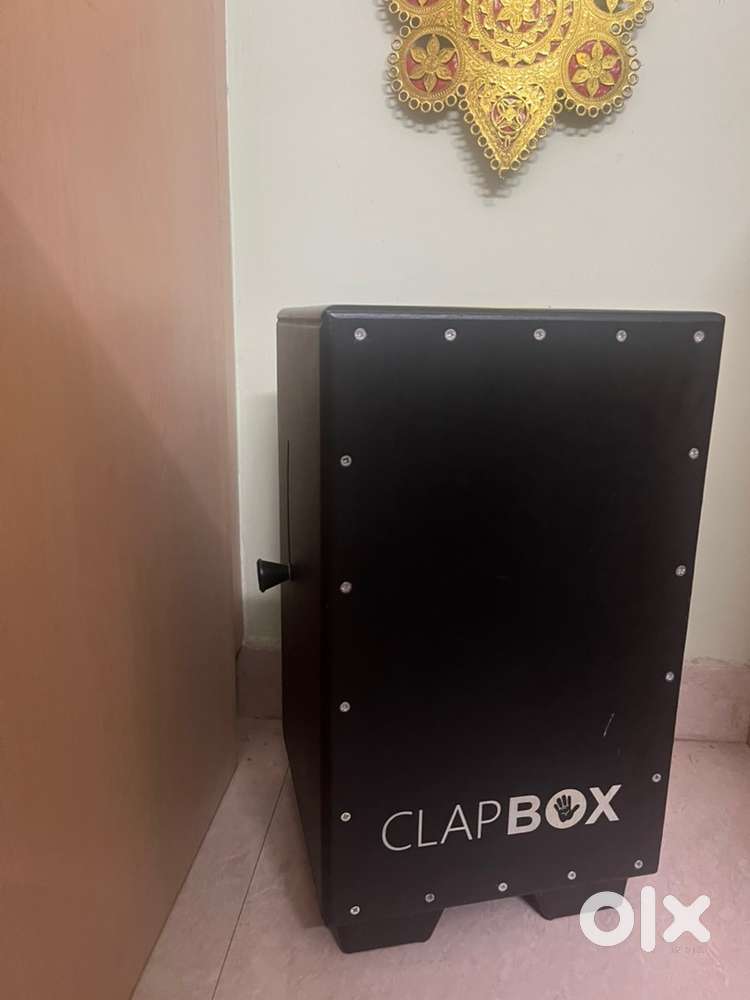Clap box , ukulele, harmonium