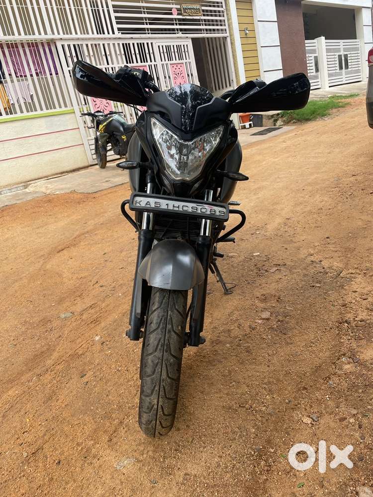 BAJAJ PULSAR NS 200