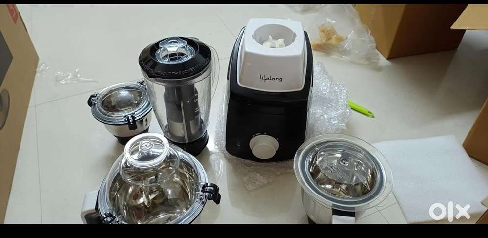 Lifelong 900 Watts Mixer Grinder With 4 Jars