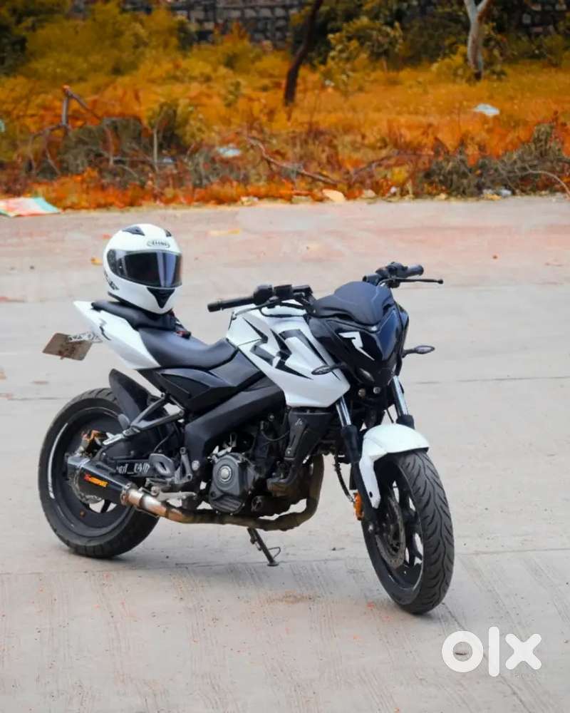 Gadi Ek number Hai Or full modified hai good condition bike Ns200