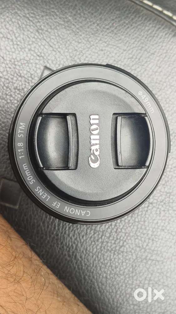 Canon 50mm 1.8 lens with lens hood