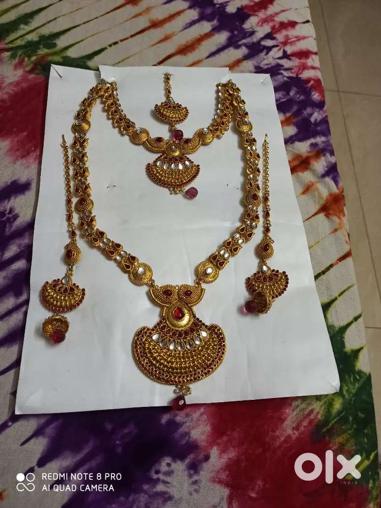 Gold Bridal Jewellery Set & Hair Accessories of 17 pcs