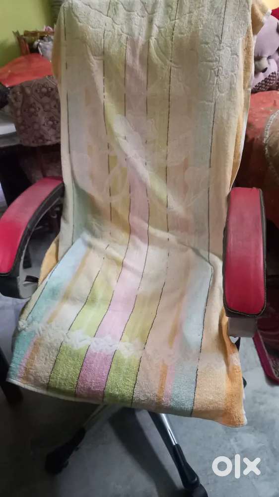 Office BOSS Revolving Chair .