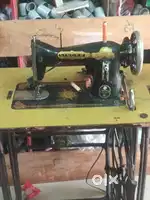 Singer Sewing machine with good condition