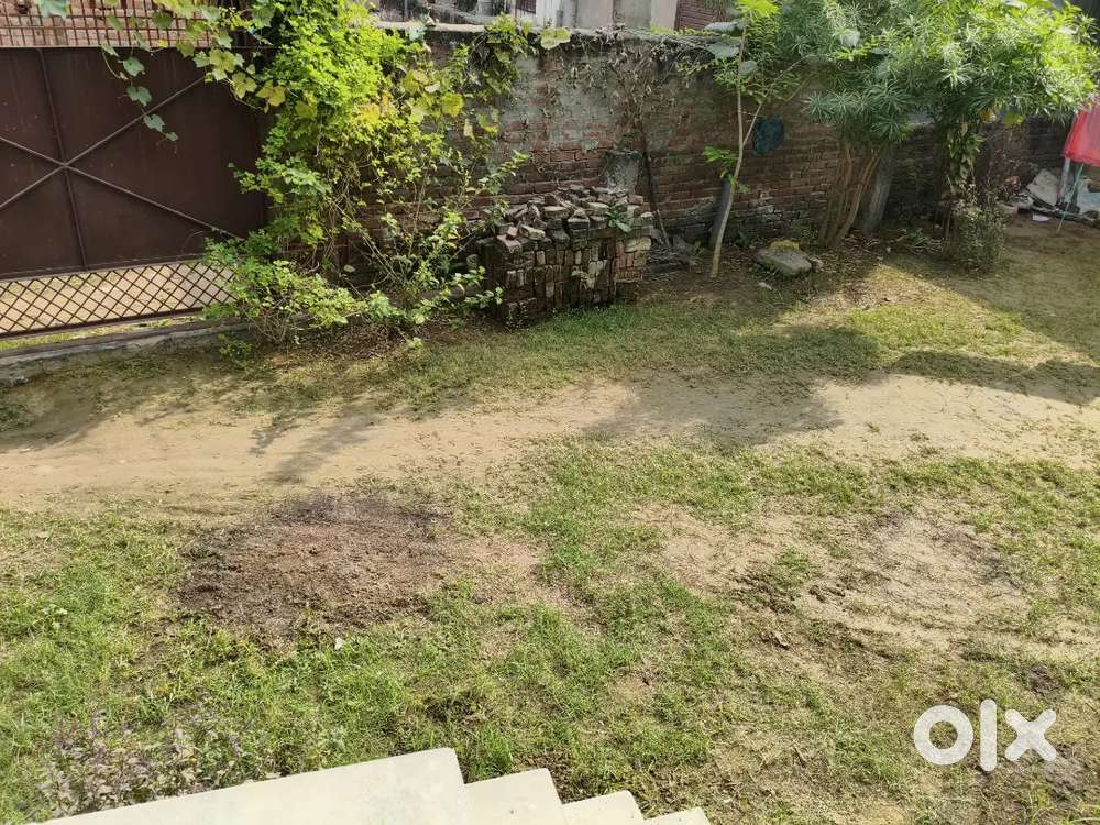 Get spacious room with parking space for cars and bikes