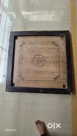 Carrom board
