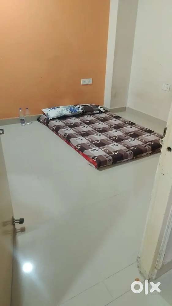 Need female roommate