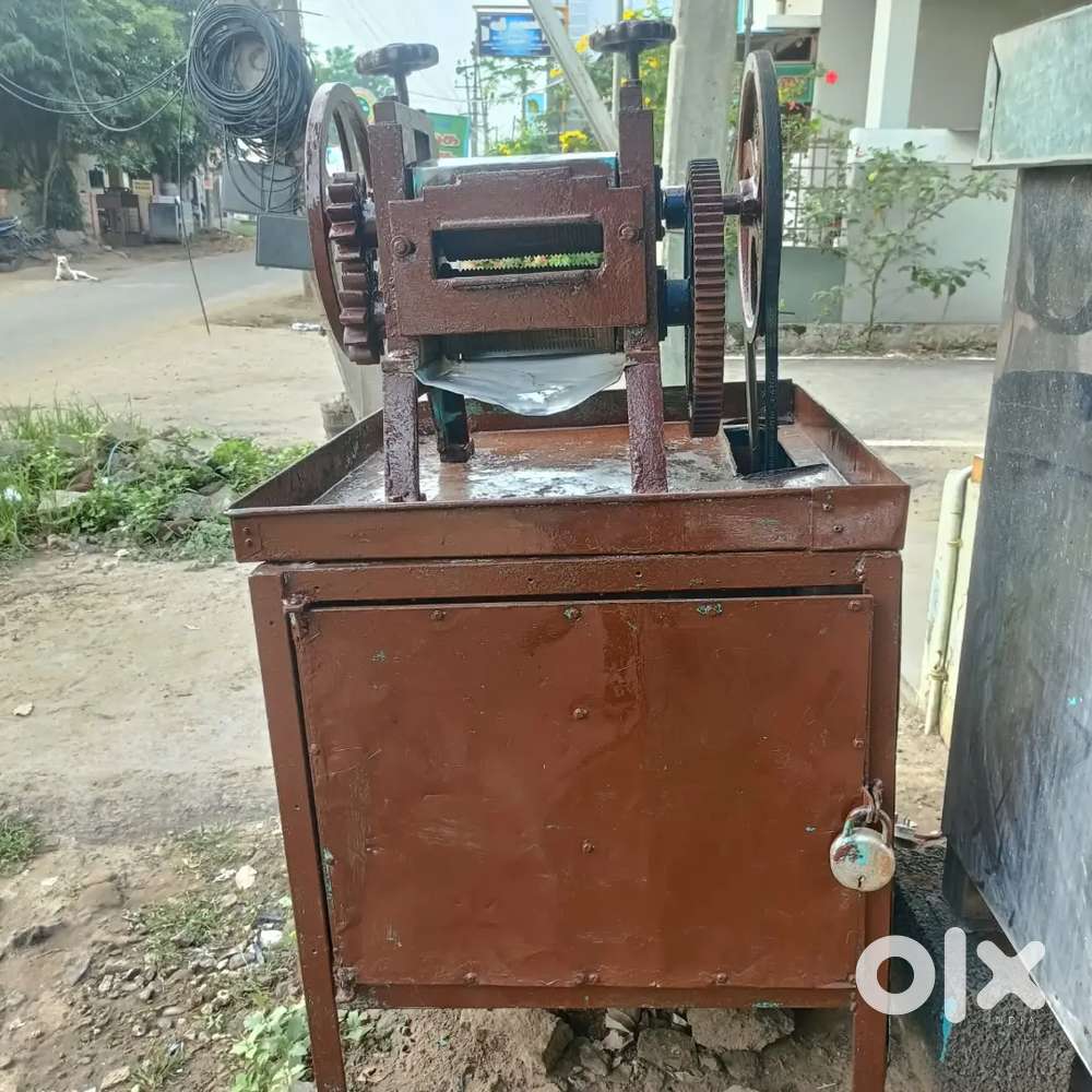Sugar cane juice machine