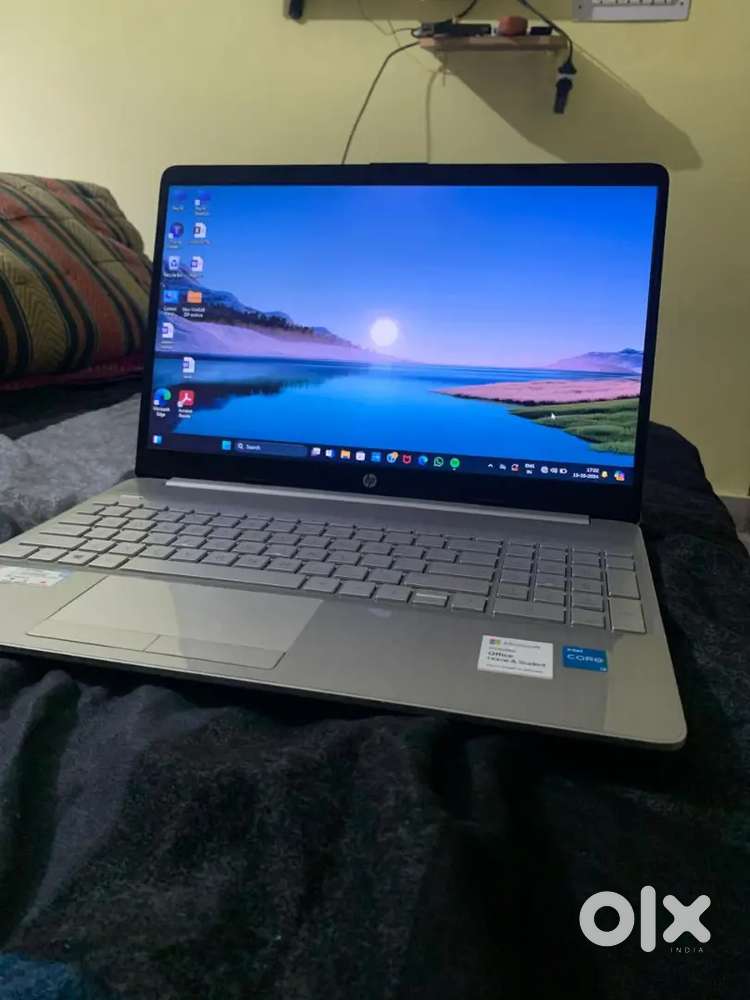 Hp i3 laptop brand new condition 8/512SSD all original with bag
