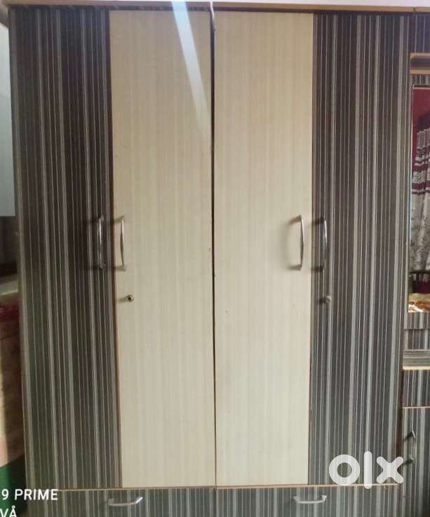 3 Set wardrobe and Dressing mirror set.
