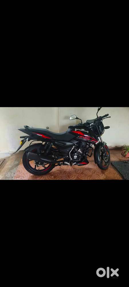 Neatly maintained showroom track