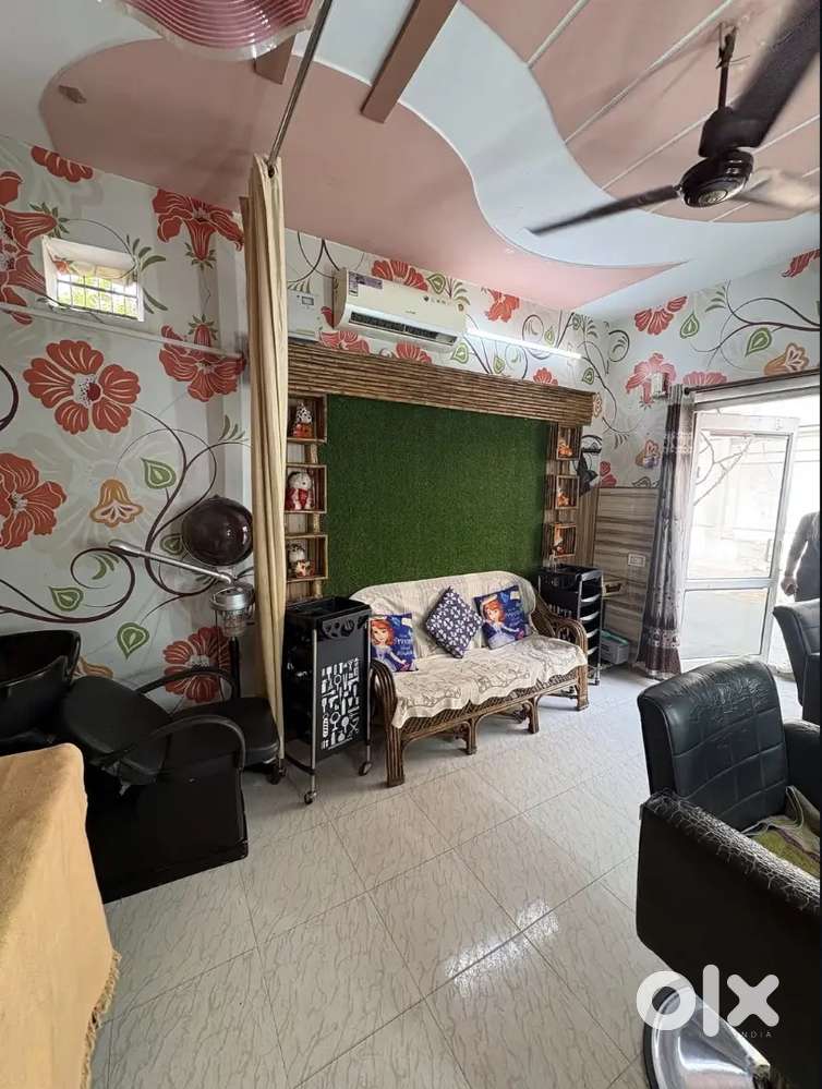 Salon for Rent