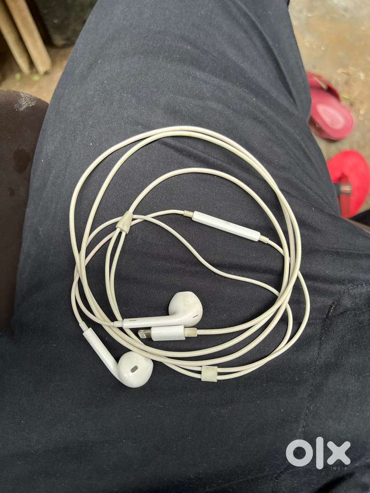 Earphone  price 500