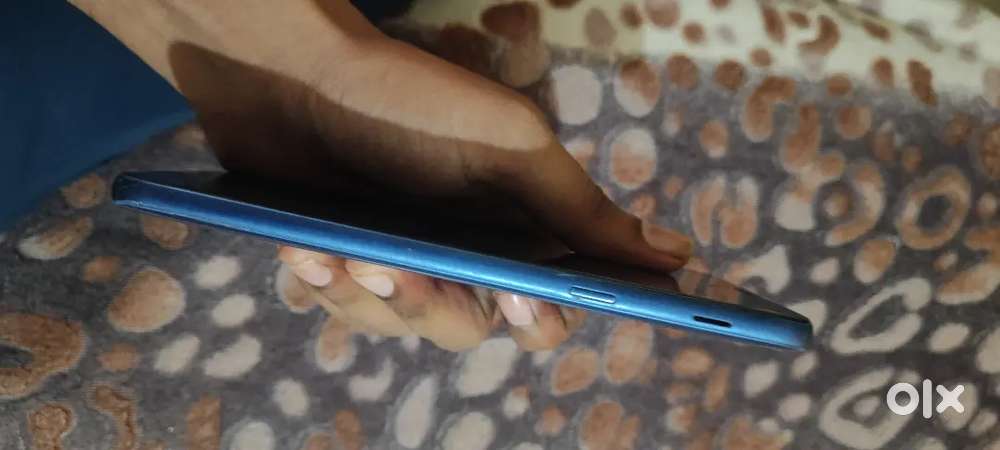 2 phones samsung and poco