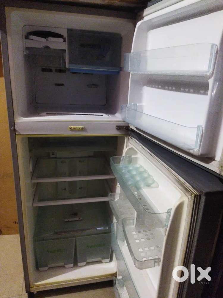 SAMSUNG 250 LTR FRIDGE
