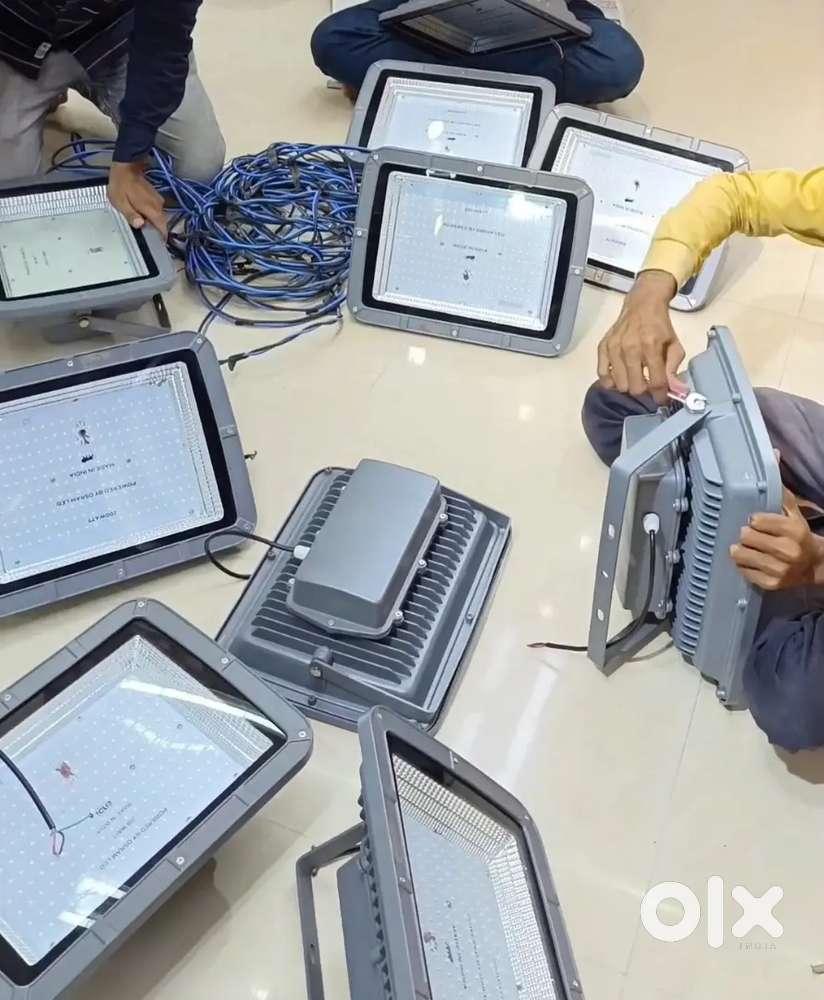 200w led flood light juj vaprayeli 25nang.  Kimat 1 na 1550