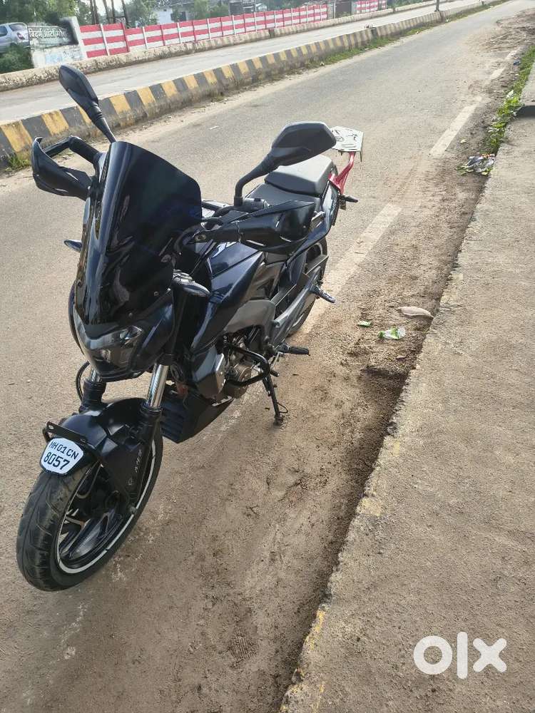 Bajaj dominor 400