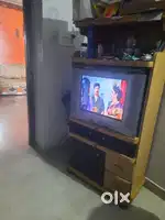 ONIDA TV with stand