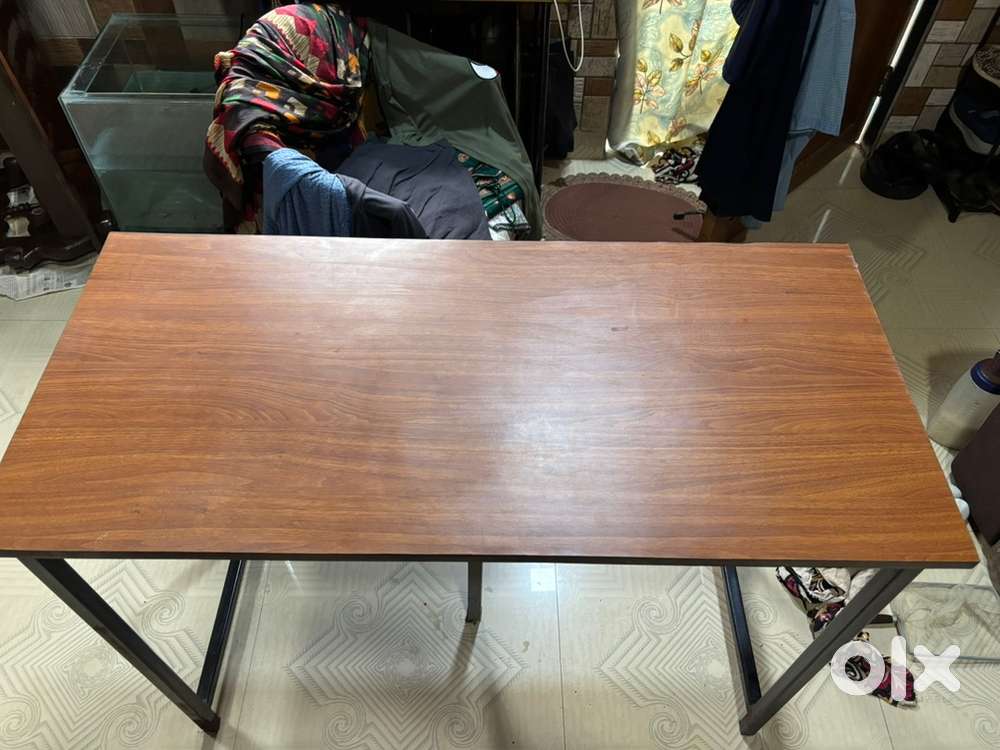 Table(3 feet length x 1.5 feet breadth x 2.5 feet height)