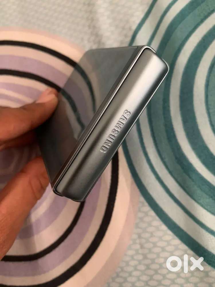 Samsung flip 3.  256gb