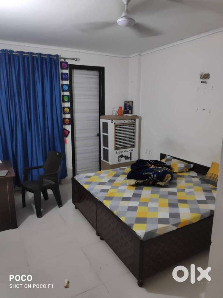 3BHK HERMITAGE PARK 3RD FLOOR 30000