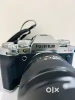 Fujifilm X-T5 Mirrorless Digital Camera with 16-80mm f/1:4 lens
