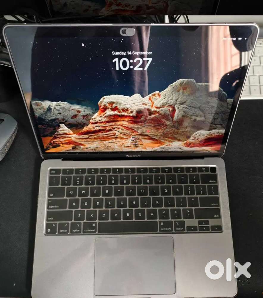 MacBook M1 Air 2025. Warranty and box.