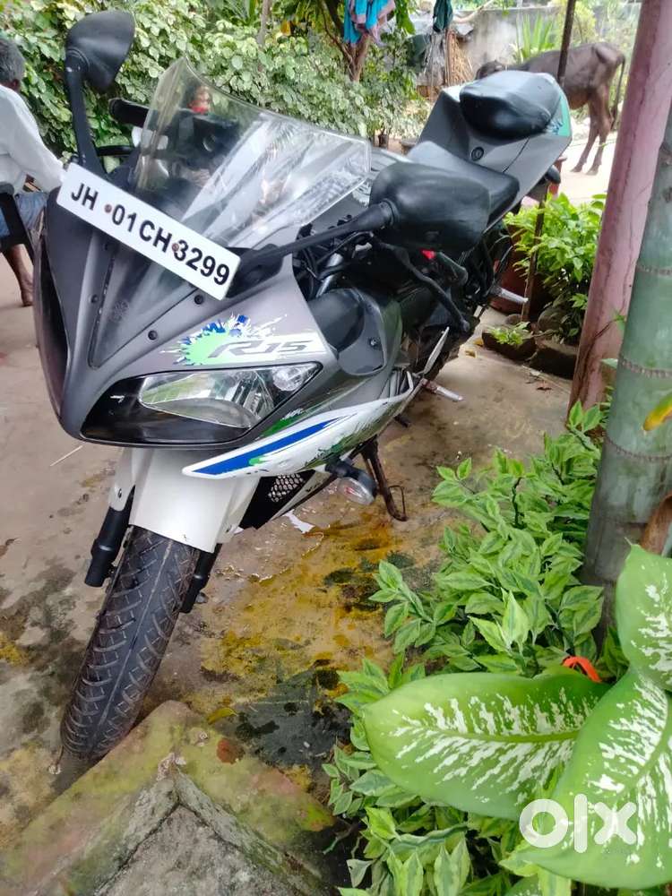 Yamaha R15, new condition, full company services,new battery,new tyre