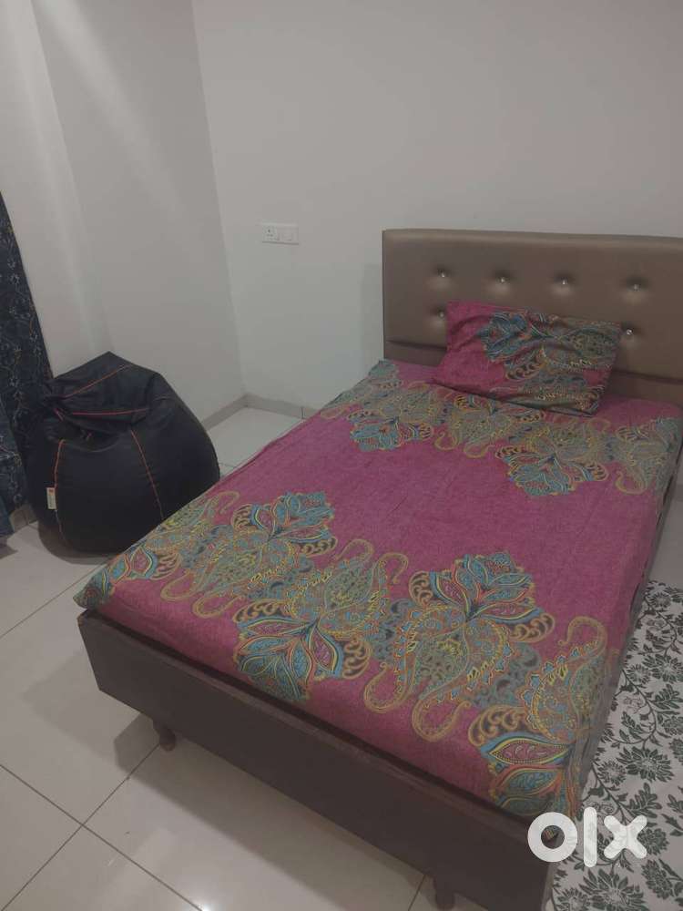 Luxurious 3 Bhk Well Maintain Fully Furnished Flat Available For Rent