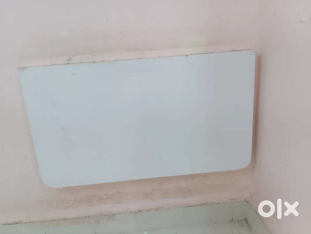 Foldable wall table