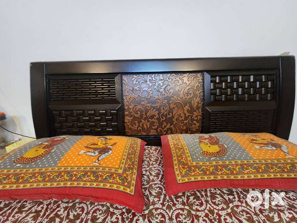 Queen size bed for sale