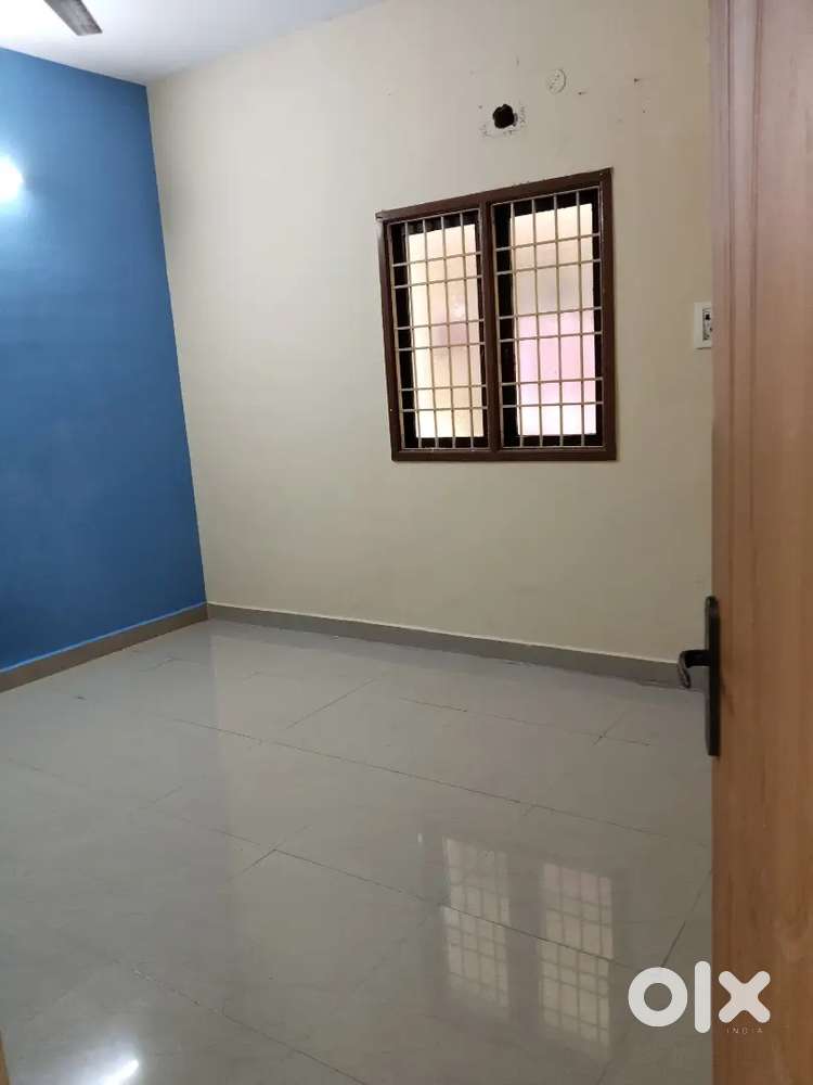 House lease available at 2bhk available porur.  1st floor gud location