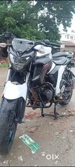 I am selling YAMAHA FZ25 2020/Suzuki Gixer SF 150 2020