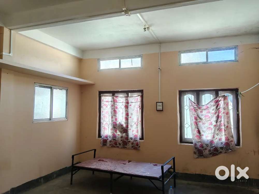 Rent/PG available at Vivekananda Road