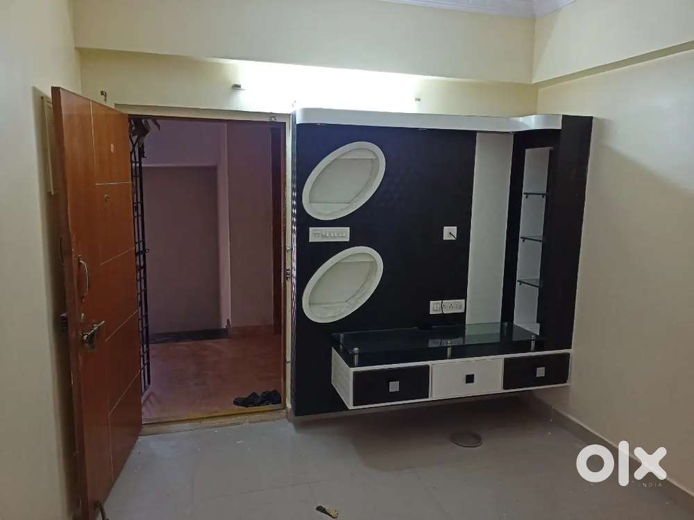 Very close to Geetham college, on the highway, near VMart