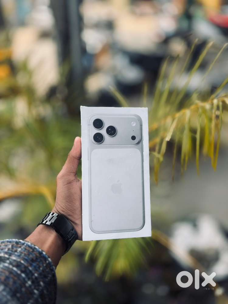 Iphone 17 pro max (256gb) sliver sealed!