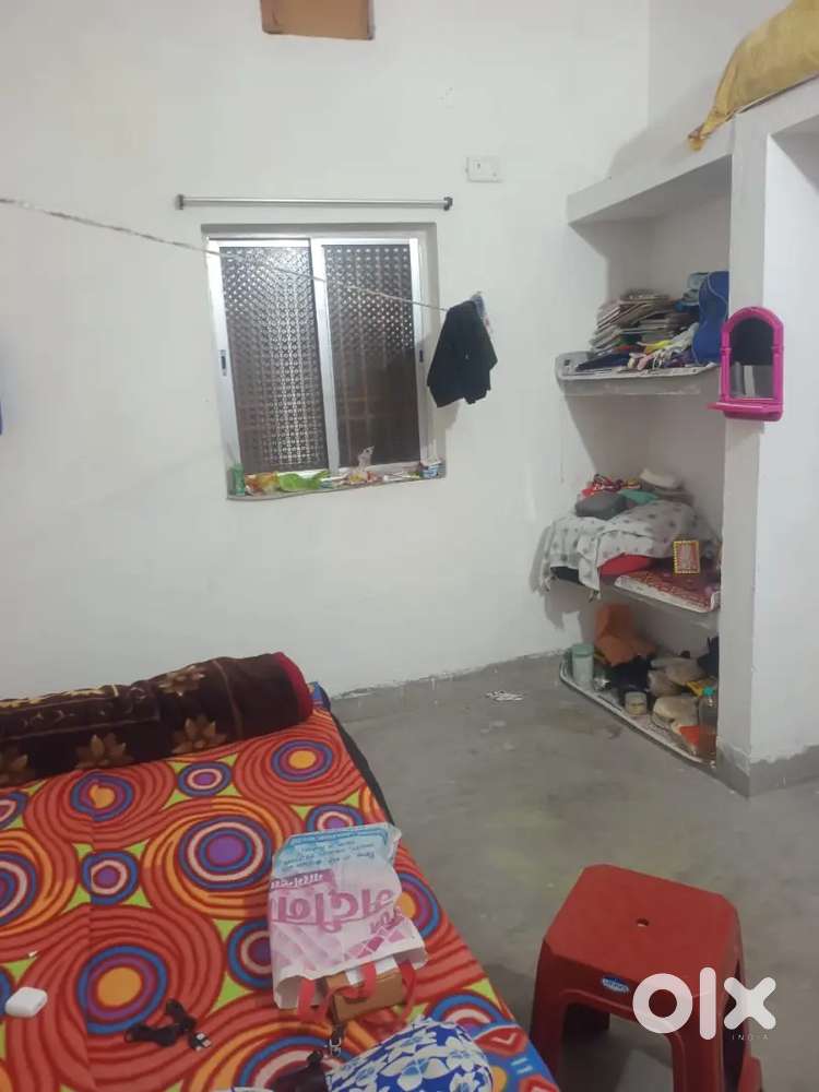 Rent room for a female bachelor.